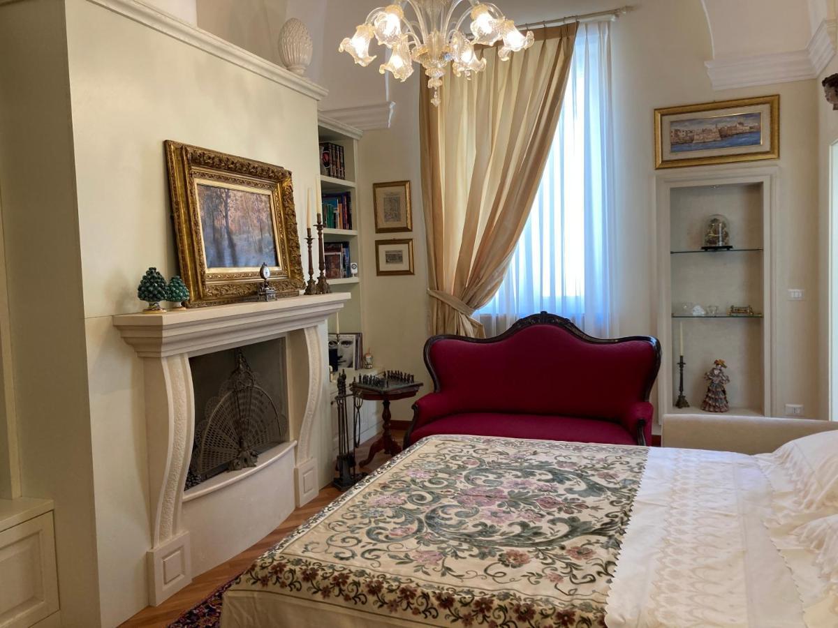 B&B Ai Due Santi Лече Екстериор снимка